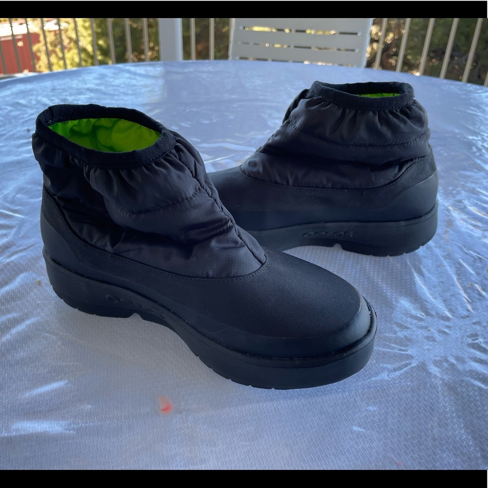 Oofos Waterproof Boots Size 8
